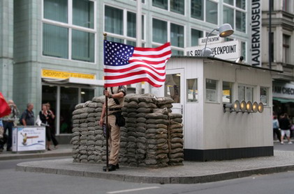 checkpoint-charlie-berlin-kreuzberg.jpg